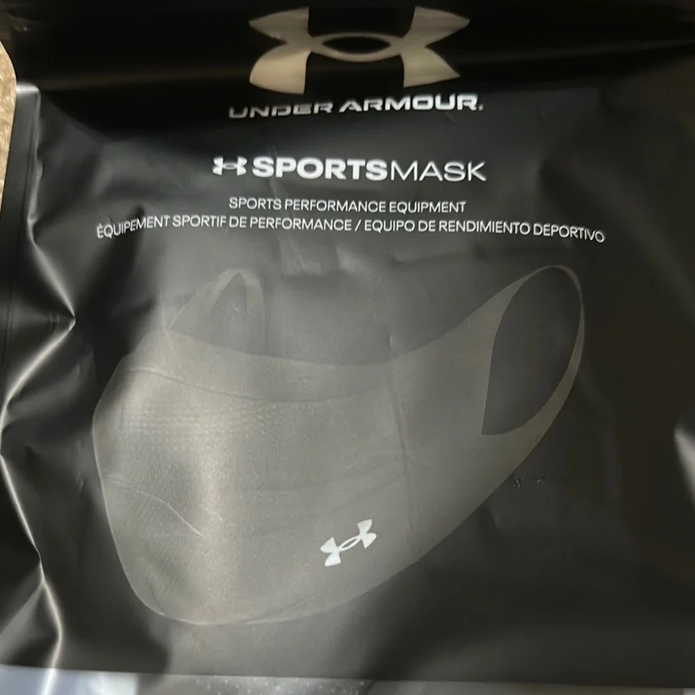 Under Armour Black Performance Mask - Size M/L